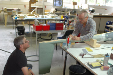 Nacharbeiten an der Urform des Rumpfes